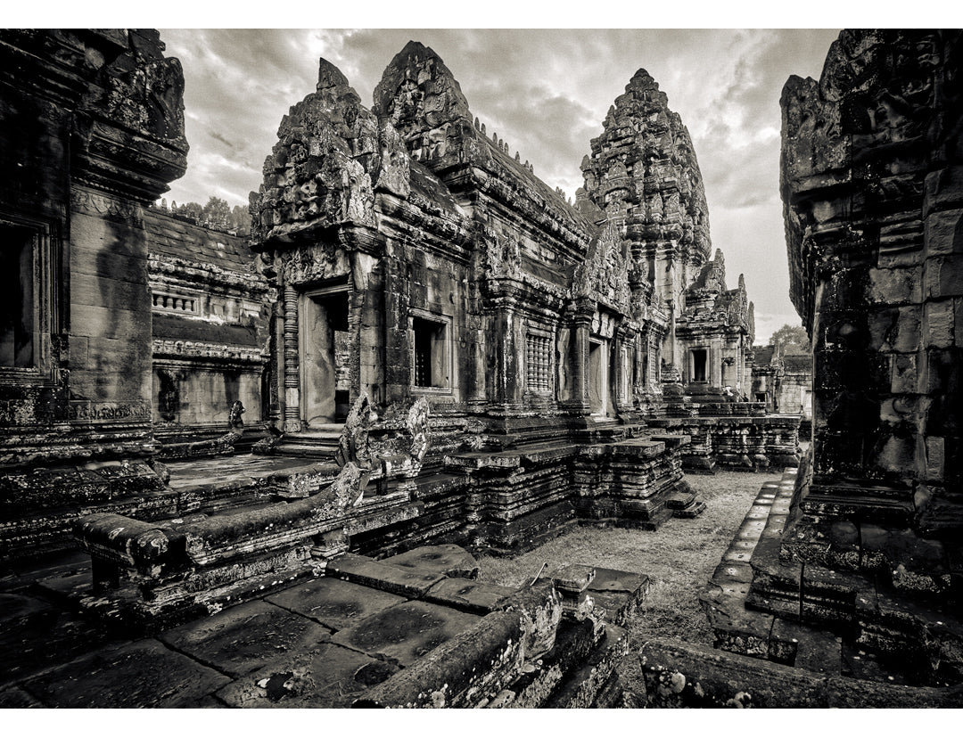 Mandapa, Banteay Samre Temple, Angkor, Cambodia. 2022 by Lucas Varro